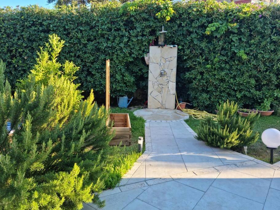 Villa Tea, Residenza Incantevole Con Giardino . Flumini di Quartu Exterior foto